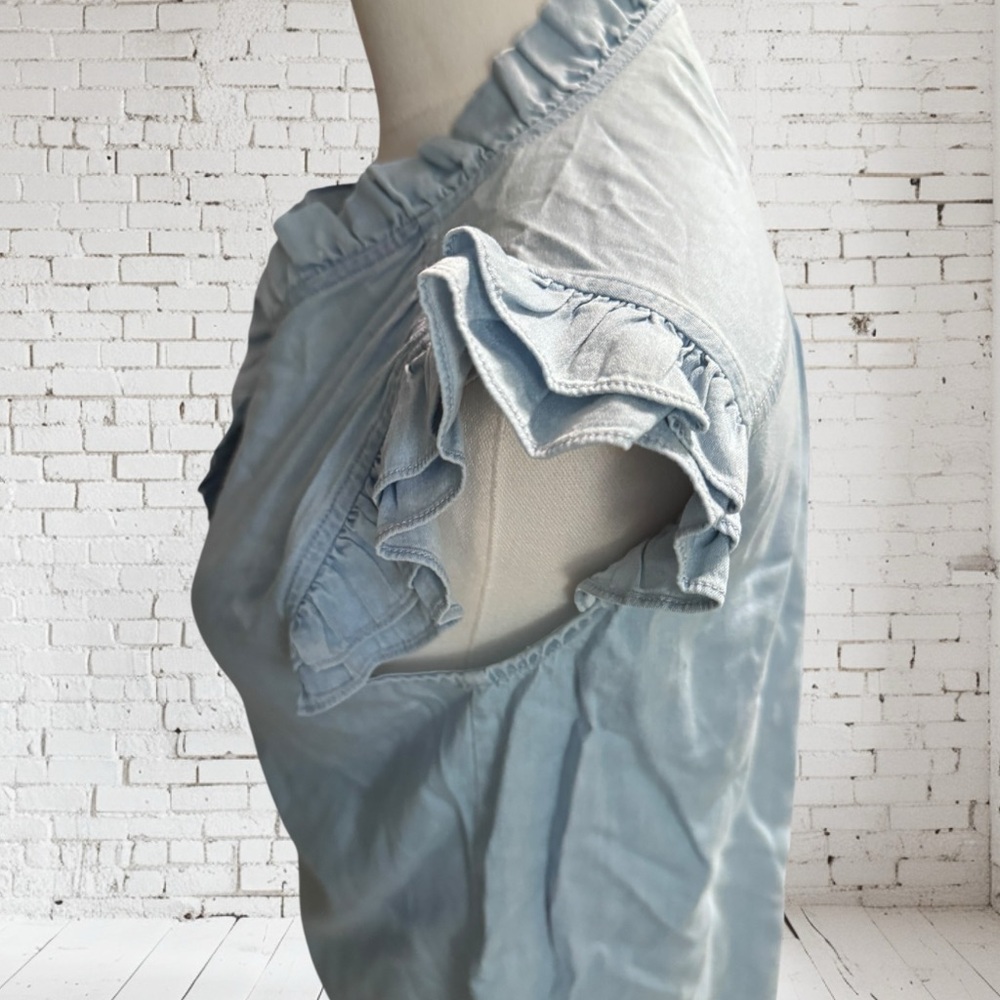 Doe & Rae Chambray Ruffle Top Sz S NWOT | Sleeveless Boutique Denim Blouse - Picture 5 of 6